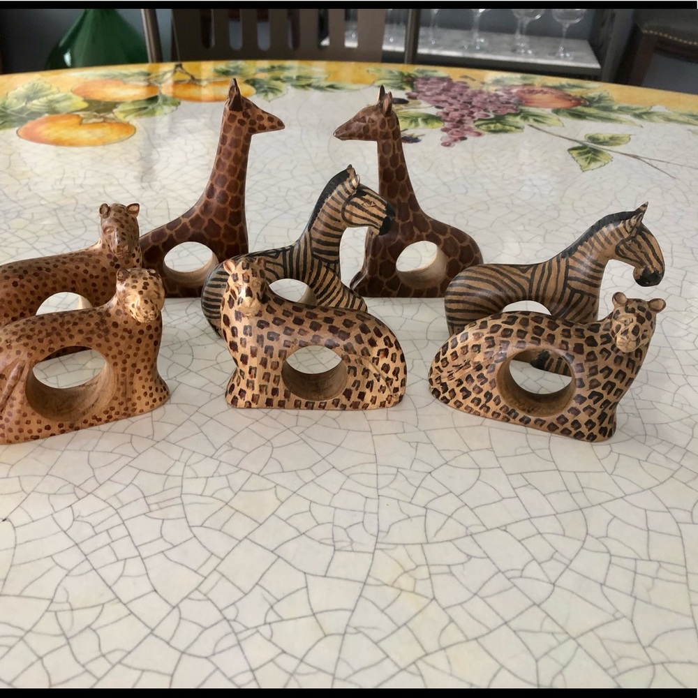 Set of 8 Mahogany Wood Safari Animal napkin rings